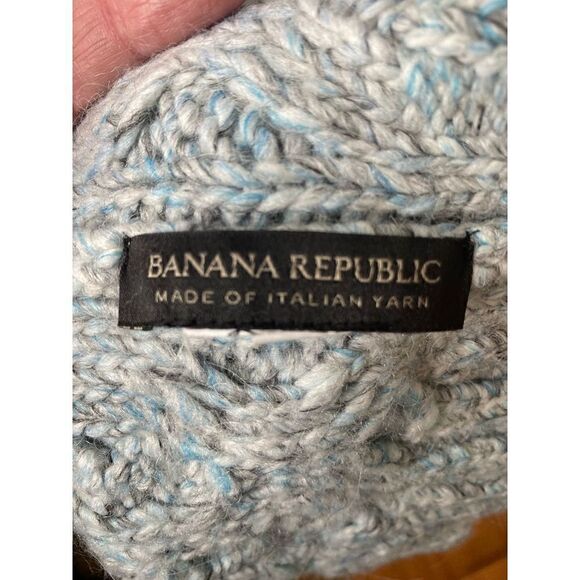 Banana Republic all over grey cable knit beanie Pom Pom - Picture 7 of 8